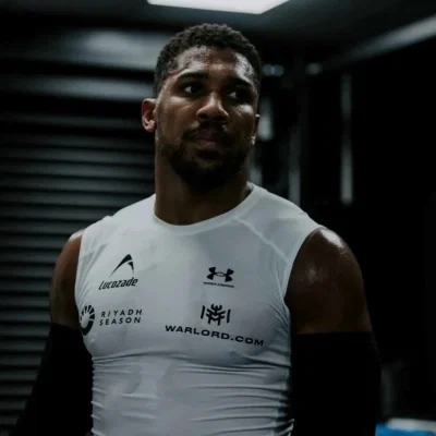 Warlord blockchain-powered boxing community app for iOS and Android